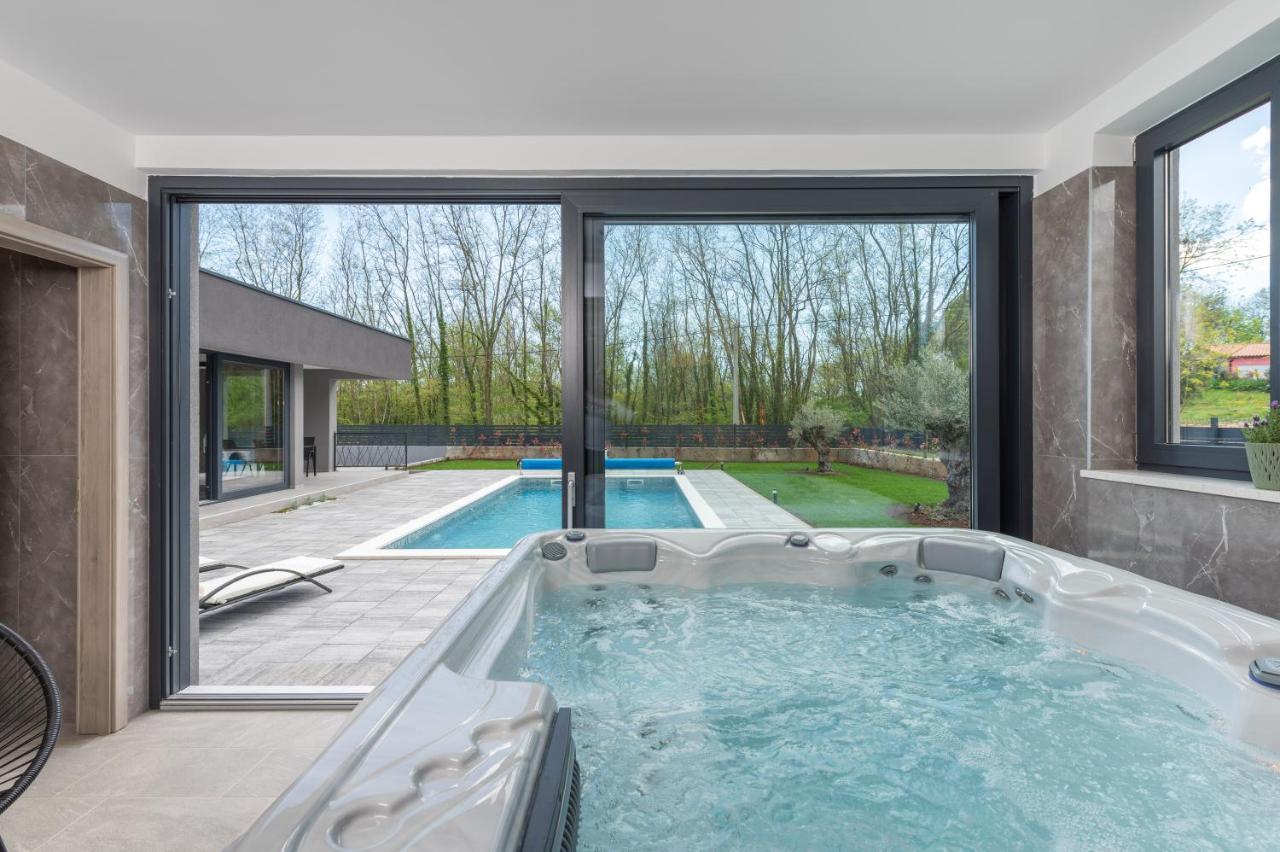 Green Luxury II With Heated Pool, Jacuzzi & Sauna Ruzici  Екстериор снимка